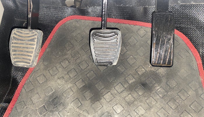 2019 Mahindra XUV300 W6 1.2 PETROL, Petrol, Manual, 39,094 km, Pedals
