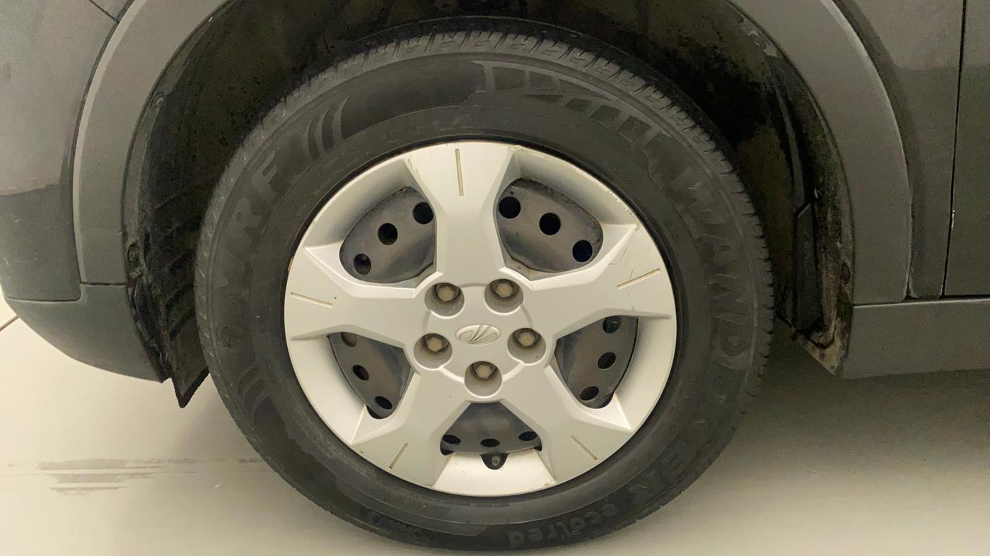 2019 Mahindra XUV300 W6 1.2 PETROL, Petrol, Manual, 39,094 km, Right Front Wheel