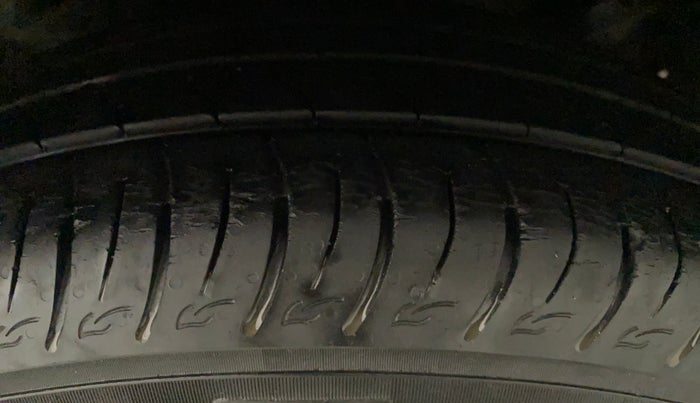 2019 Mahindra XUV300 W6 1.2 PETROL, Petrol, Manual, 39,094 km, Left Rear Tyre Tread