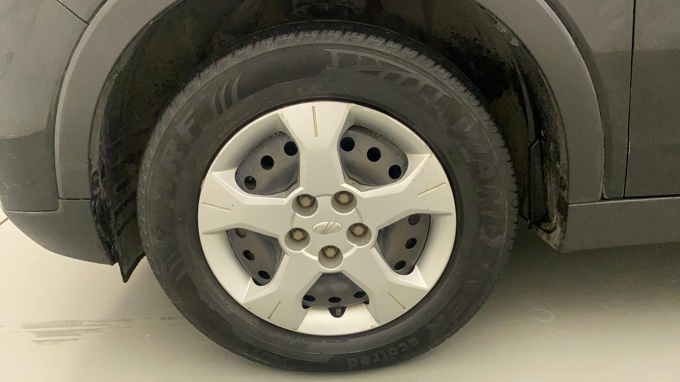 2019 Mahindra XUV300 W6 1.2 PETROL, Petrol, Manual, 39,094 km, Left Front Wheel