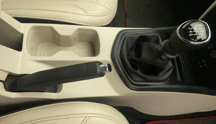 2019 Mahindra XUV300 W6 1.2 PETROL, Petrol, Manual, 39,094 km, Gear Lever