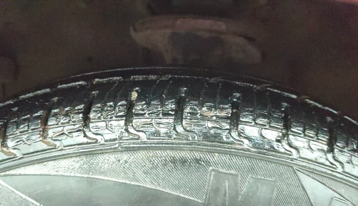 2015 Hyundai i10 MAGNA 1.1, Petrol, Manual, 46,178 km, Left Front Tyre Tread