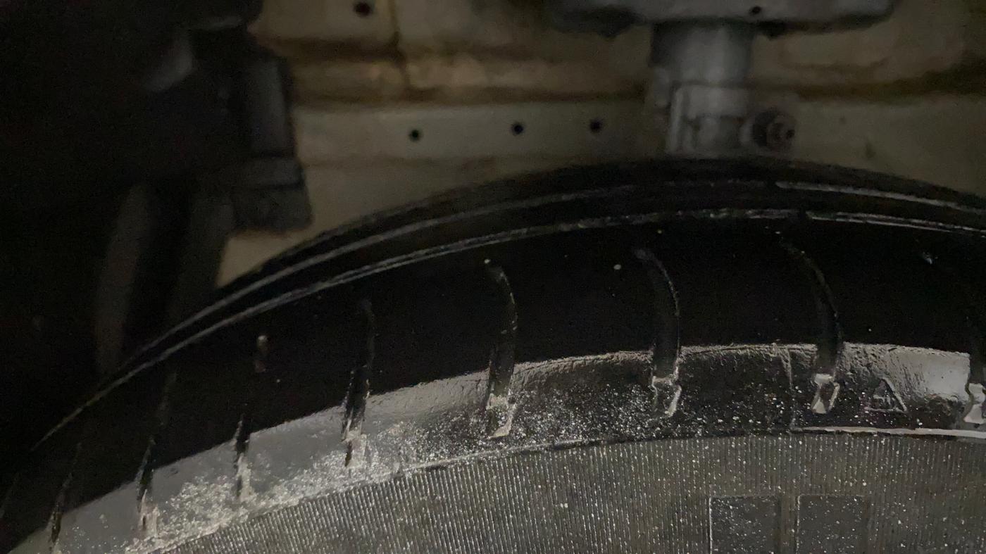 2017 Maruti Swift Dzire VXI, Petrol, Manual, 81,513 km, Left Front Tyre Tread