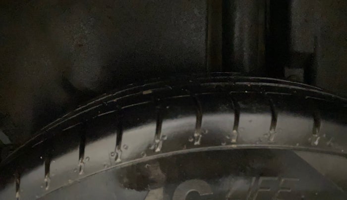 2017 Maruti Swift Dzire VXI, Petrol, Manual, 81,419 km, Left Rear Tyre Tread