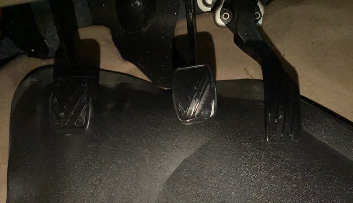 2017 Maruti Swift Dzire VXI, Petrol, Manual, 81,419 km, Pedals