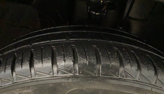 2019 Renault Kwid RXL, Petrol, Manual, 22,725 km, Right Front Tyre Tread