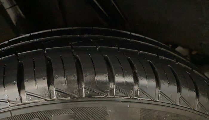 2019 Renault Kwid RXL, Petrol, Manual, 22,725 km, Right Rear Tyre Tread