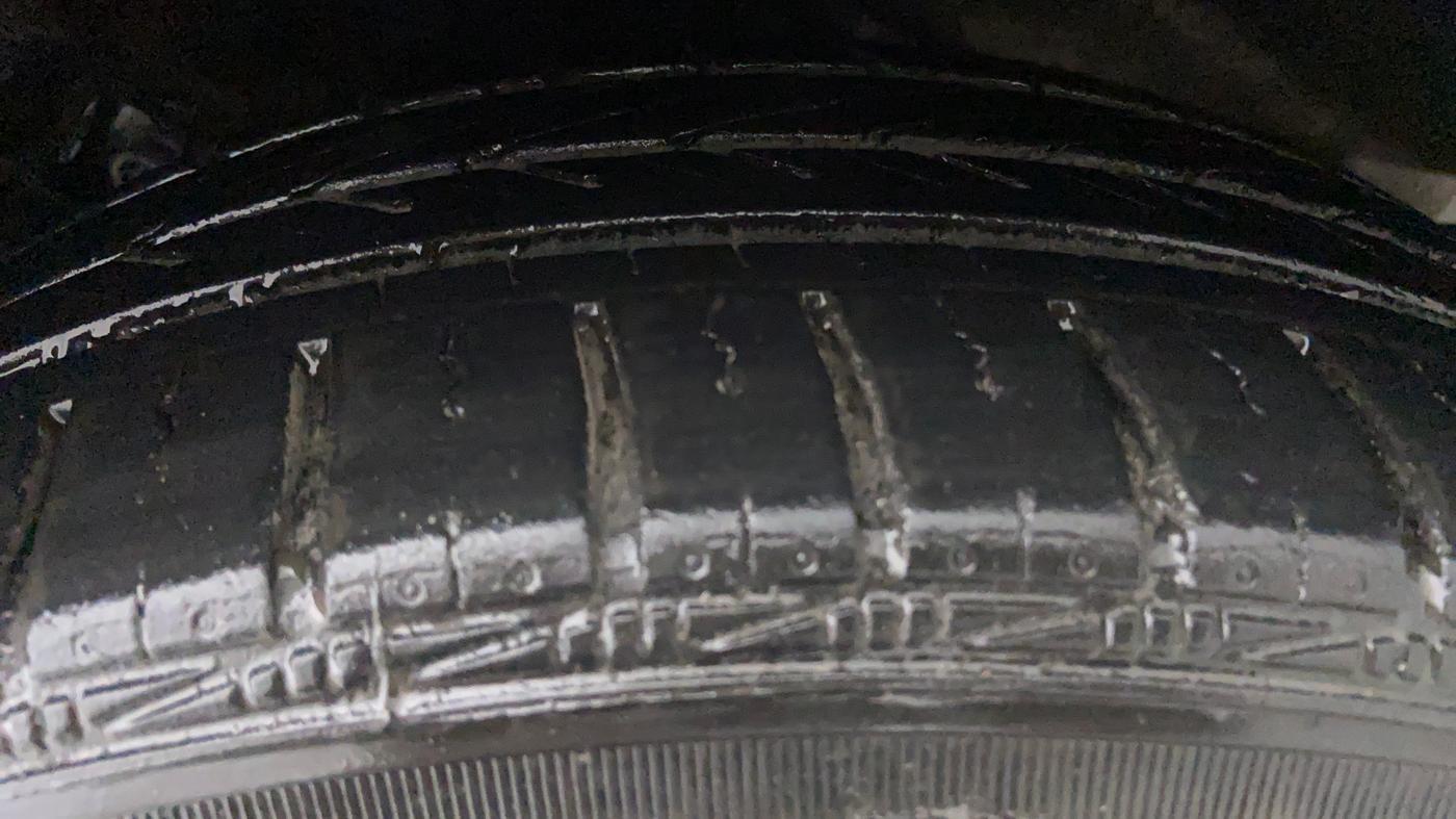 2015 Volkswagen Polo GT TSI 1.2 PETROL AT, Petrol, Automatic, 63,460 km, Left Rear Tyre Tread