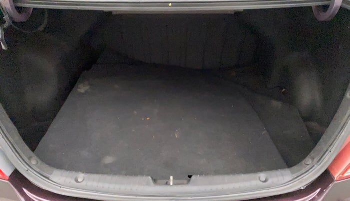 2013 Hyundai Verna FLUIDIC 1.4 VTVT, Petrol, Manual, 91,503 km, Boot Inside