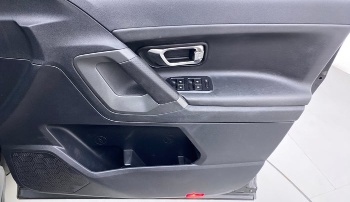 2020 Tata Harrier XZA+ DARK EDITION, Diesel, Automatic, 36,281 km, Driver Side Door Panels Control