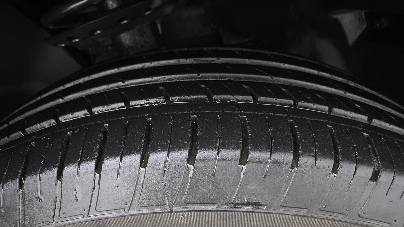 2020 Tata Harrier XZA+ DARK EDITION, Diesel, Automatic, 36,281 km, Right Front Tyre Tread
