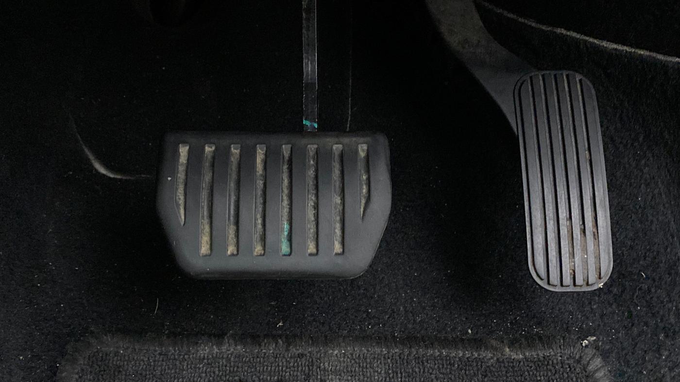 2020 Tata Harrier XZA+ DARK EDITION, Diesel, Automatic, 36,281 km, Pedals