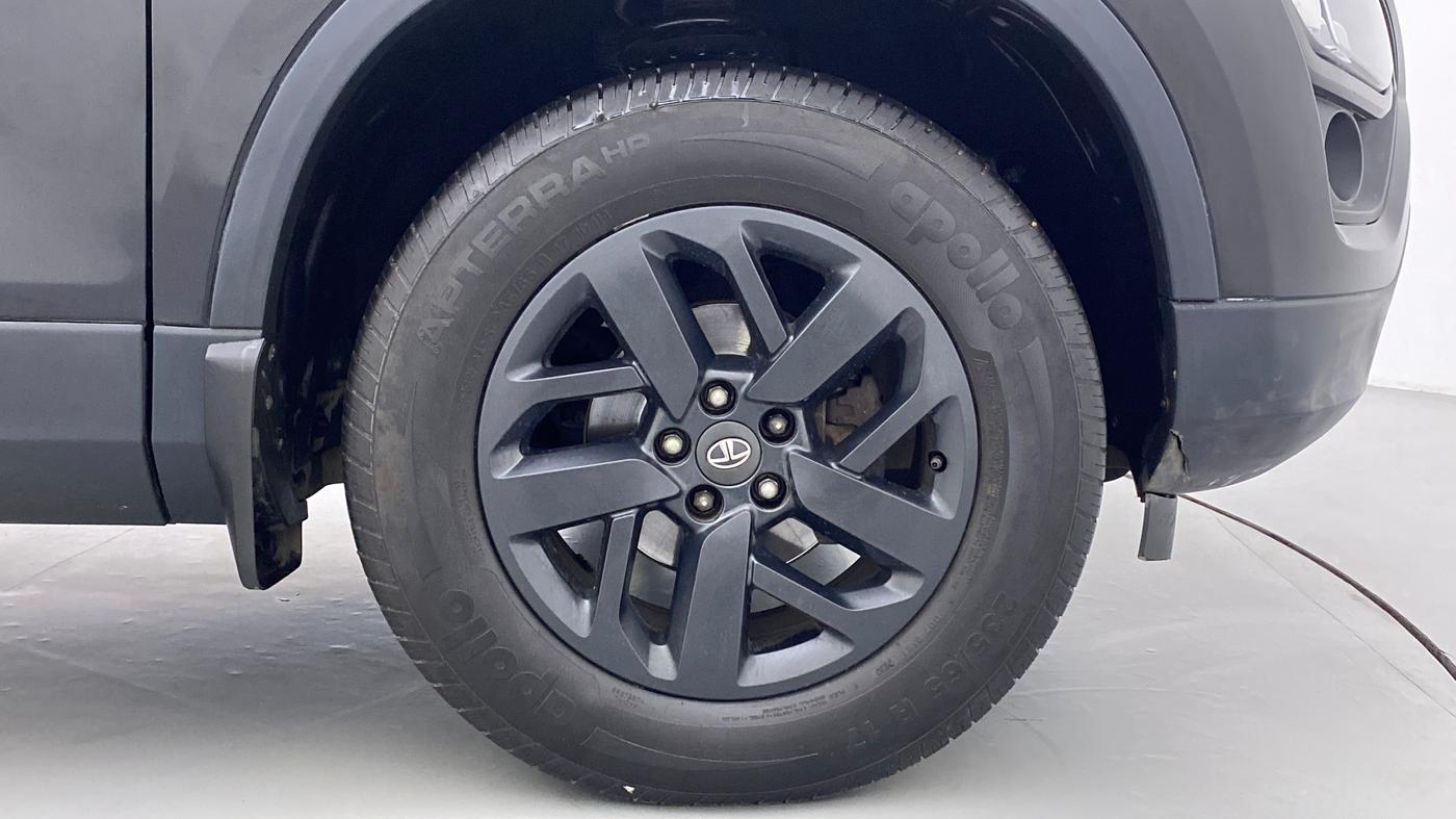 2020 Tata Harrier XZA+ DARK EDITION, Diesel, Automatic, 36,281 km, Right Front Wheel