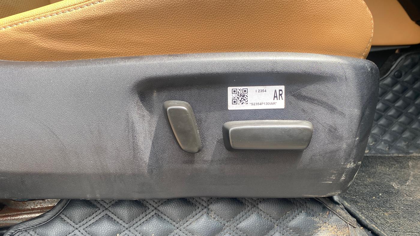 2023 Toyota Fortuner 4X2 AT 2.8 DIESEL, Diesel, Automatic, 36,861 km, Driver Side Adjustment Panel