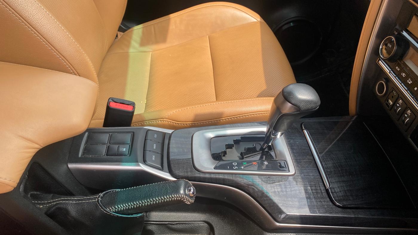 2023 Toyota Fortuner 4X2 AT 2.8 DIESEL, Diesel, Automatic, 36,861 km, Gear Lever
