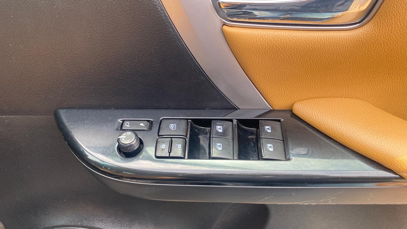 2023 Toyota Fortuner 4X2 AT 2.8 DIESEL, Diesel, Automatic, 36,861 km, Driver Side Door Panels Control
