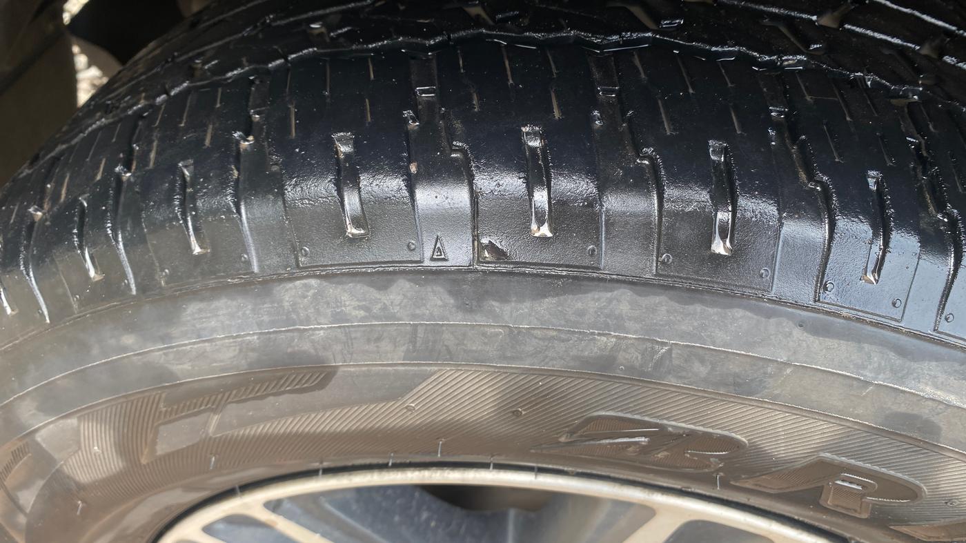 2023 Toyota Fortuner 4X2 AT 2.8 DIESEL, Diesel, Automatic, 36,861 km, Left Front Tyre Tread
