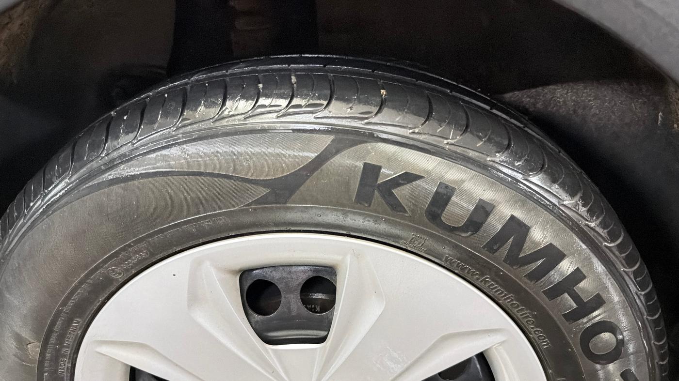 2015 Hyundai Creta S 1.6 PETROL, Petrol, Manual, 66,353 km, Right Rear Tyre Tread