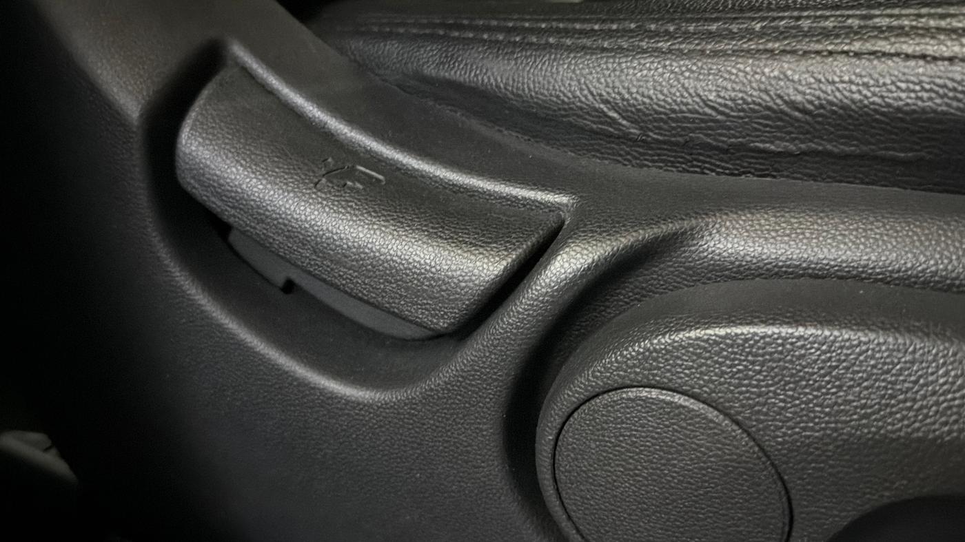 2015 Hyundai Creta S 1.6 PETROL, Petrol, Manual, 66,353 km, Driver Side Adjustment Panel