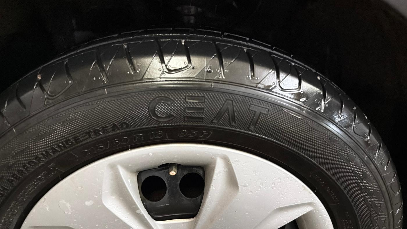 2015 Hyundai Creta S 1.6 PETROL, Petrol, Manual, 66,353 km, Left Front Tyre Tread