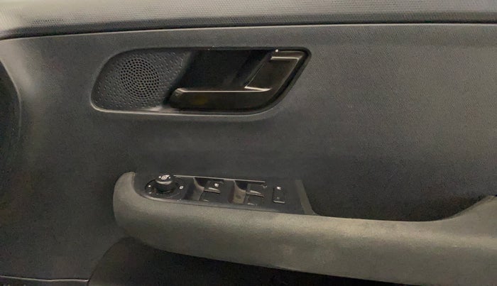 2022 Tata ALTROZ XZ PLUS PETROL DARK EDITION, Petrol, Manual, 54,561 km, Driver Side Door Panels Control