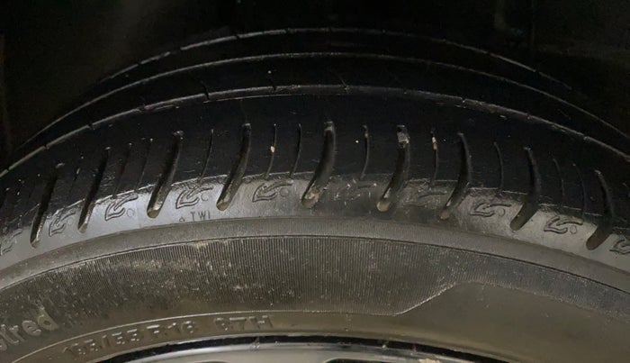 2022 Tata ALTROZ XZ PLUS PETROL DARK EDITION, Petrol, Manual, 54,561 km, Right Rear Tyre Tread