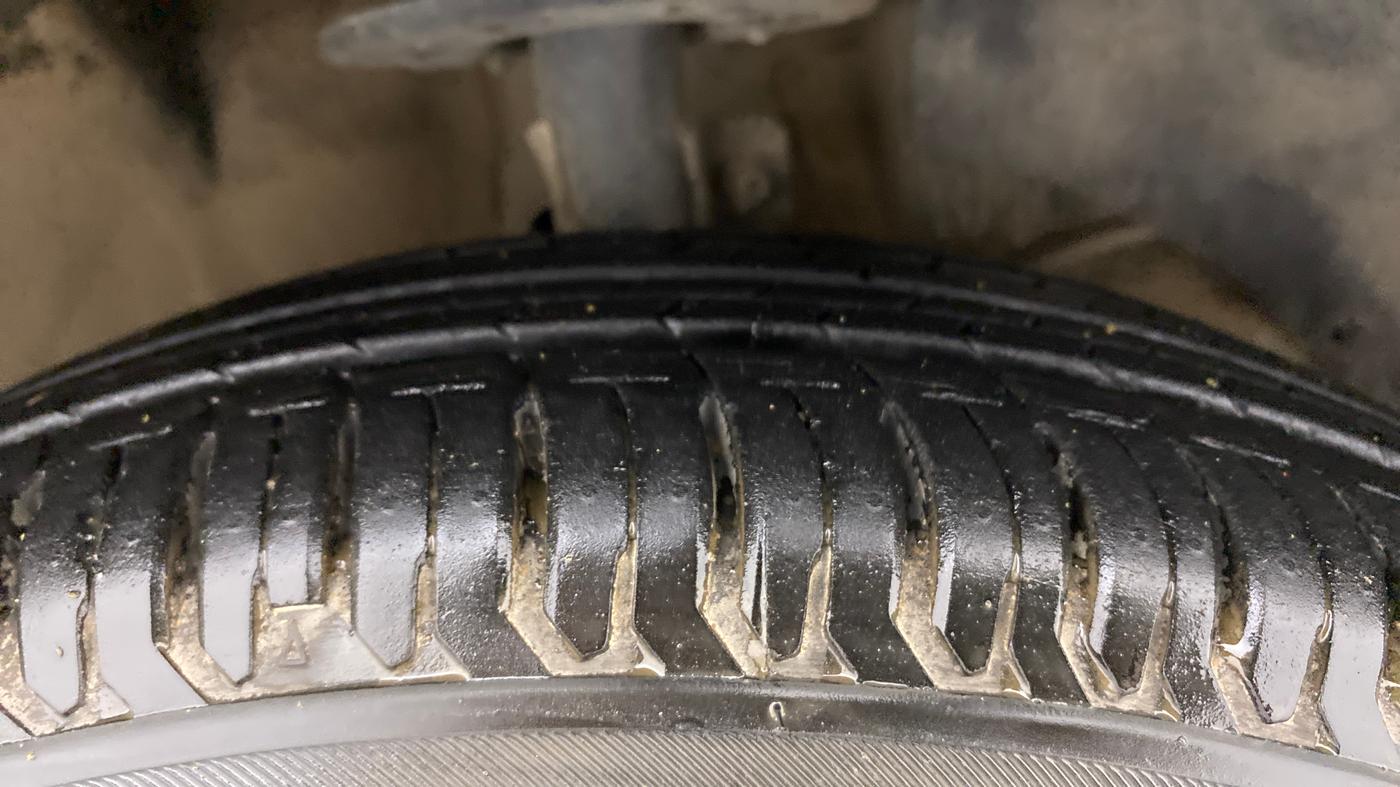 2019 Maruti Dzire VXI AMT, Petrol, Automatic, 52,640 km, Right Front Tyre Tread