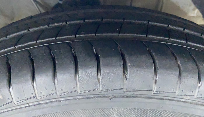 2019 Hyundai NEW SANTRO MAGNA, Petrol, Manual, 17,629 km, Right Front Tyre Tread