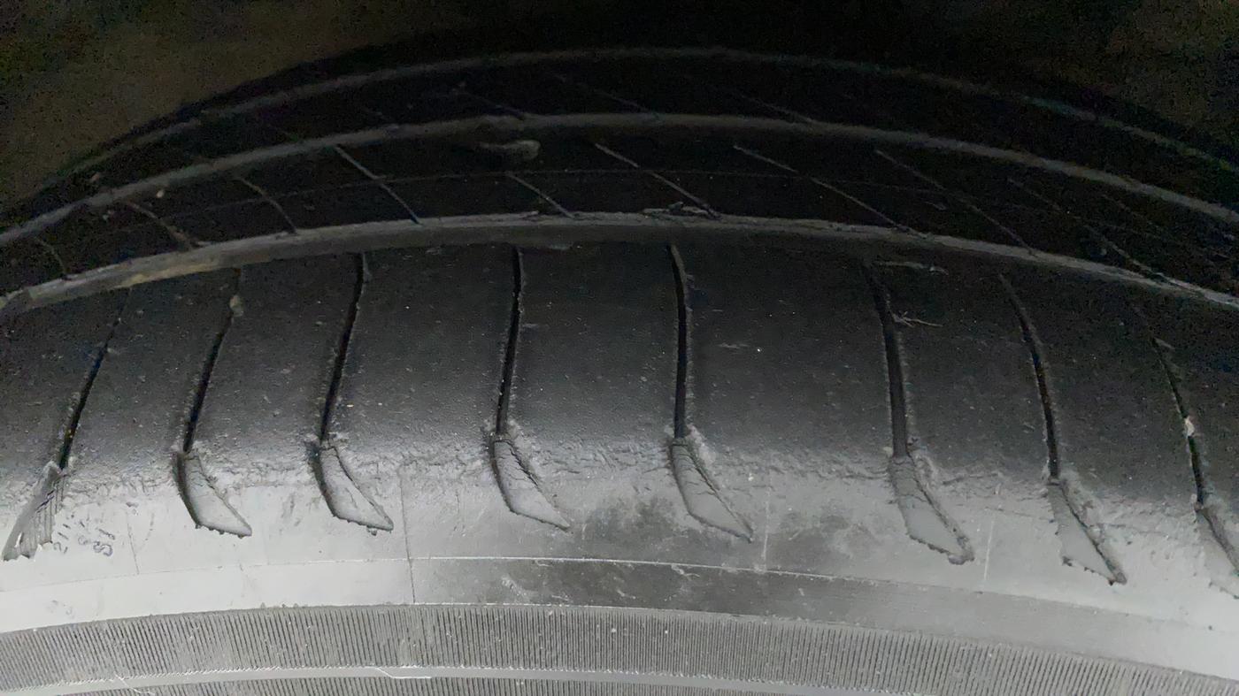 2016 Hyundai Creta SX PLUS AT 1.6 DIESEL, Diesel, Automatic, 1,14,568 km, Right Front Tyre Tread
