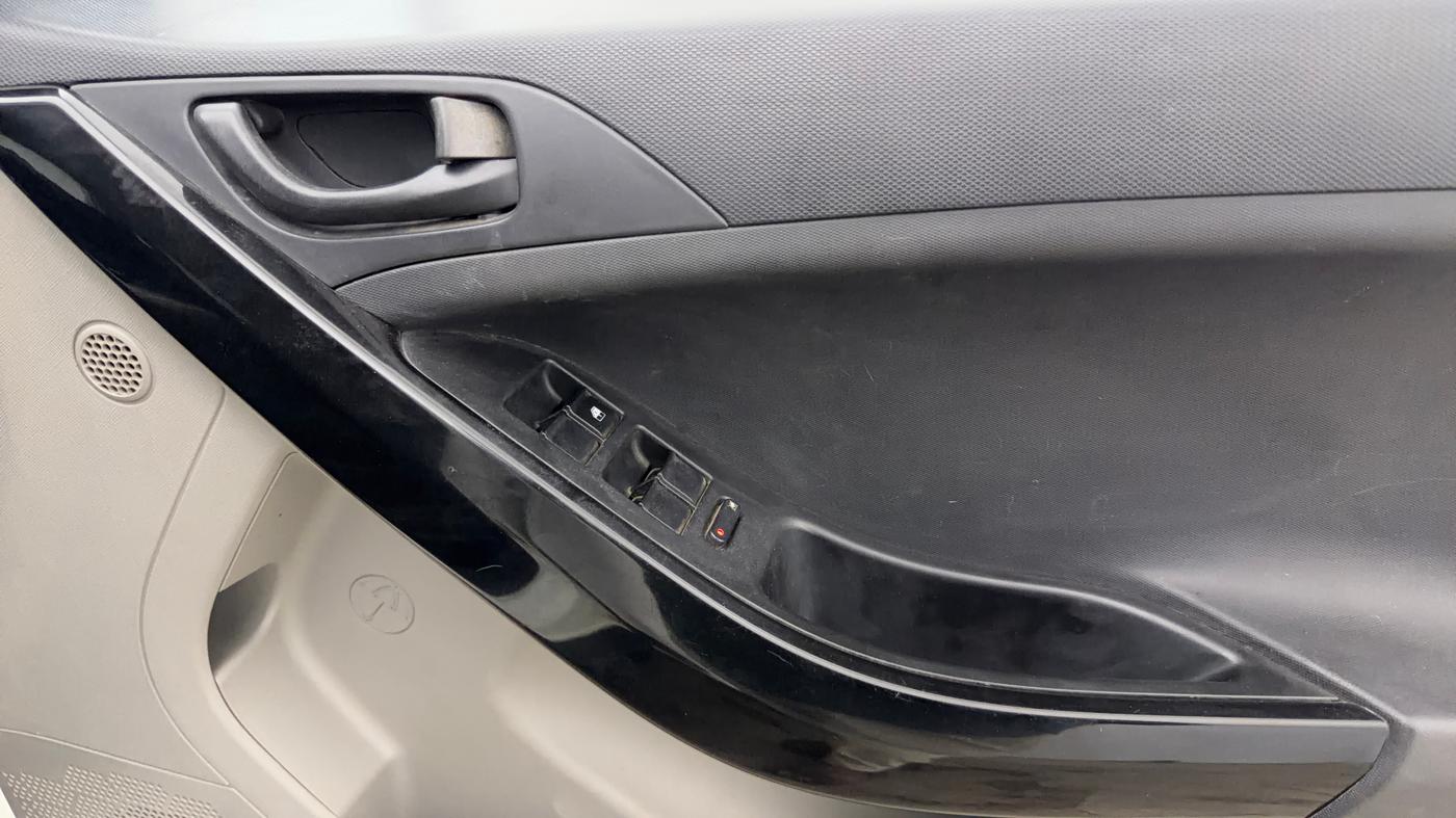 2019 Tata NEXON XM PETROL, Petrol, Manual, 43,084 km, Driver Side Door Panels Control