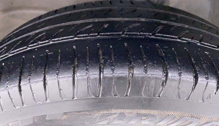 2015 Maruti Wagon R Stingray VXI, Petrol, Manual, 70,678 km, Left Front Tyre Tread