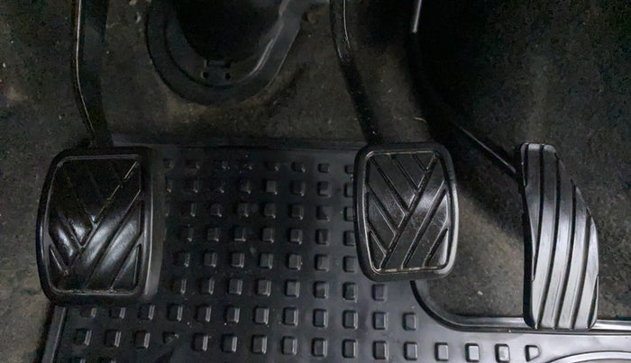 2015 Maruti Wagon R Stingray VXI, Petrol, Manual, 70,678 km, Pedals