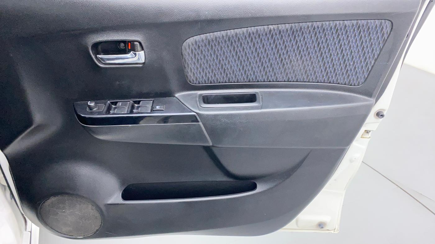 2015 Maruti Wagon R Stingray VXI, Petrol, Manual, 70,678 km, Driver Side Door Panels Control