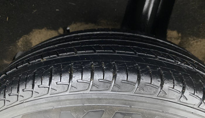 2017 Maruti Baleno DELTA PETROL 1.2, Petrol, Manual, 49,877 km, Left Rear Tyre Tread