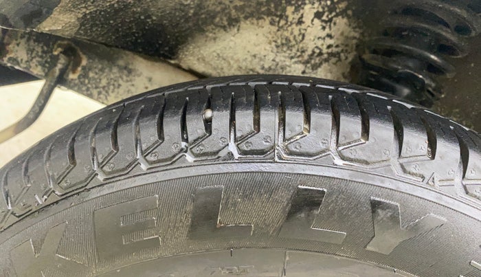 2018 Maruti Eeco 5 STR WITH A/C+HTR, CNG, Manual, 26,716 km, Left Front Tyre Tread