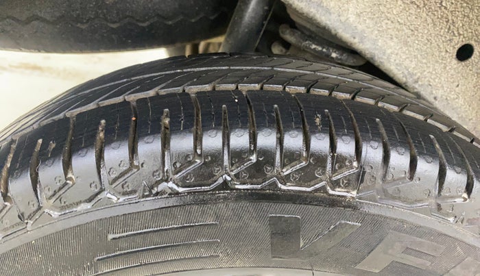 2018 Maruti Eeco 5 STR WITH A/C+HTR, CNG, Manual, 26,716 km, Right Rear Tyre Tread