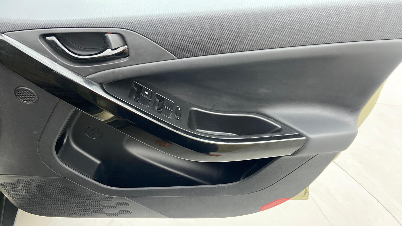 2022 Tata NEXON XZ+ KAZIRANGA 1.2 RTN, Petrol, Manual, 15,103 km, Driver Side Door Panels Control