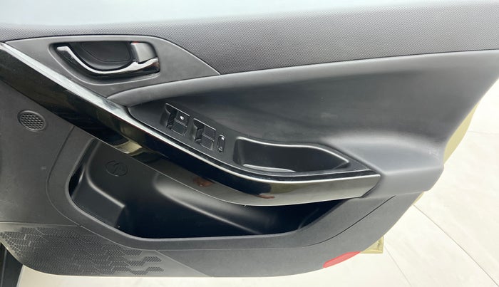 2022 Tata NEXON XZ+ KAZIRANGA 1.2 RTN, Petrol, Manual, 15,103 km, Driver Side Door Panels Control
