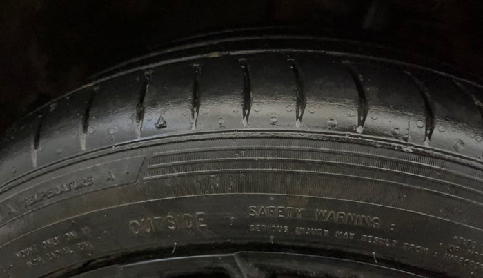 2021 Volkswagen Polo TRENDLINE 1.0L, Petrol, Manual, 47,472 km, Left Front Tyre Tread