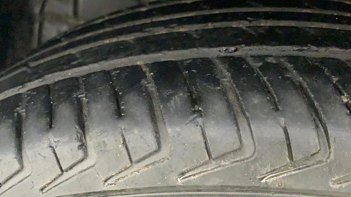 2021 Maruti New Wagon-R LXI CNG 1.0, CNG, Manual, 43,960 km, Left Front Tyre Tread