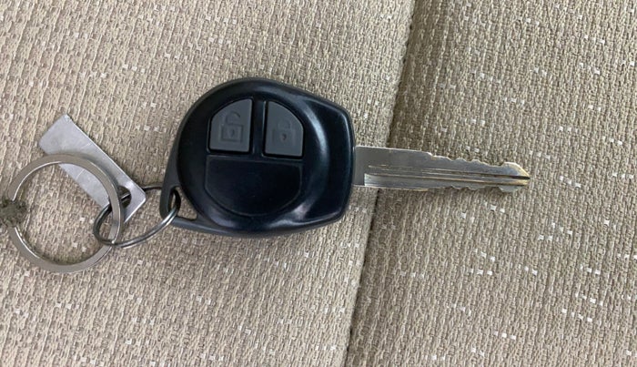 2016 Maruti Swift Dzire VDI, Diesel, Manual, 58,815 km, Key Close Up