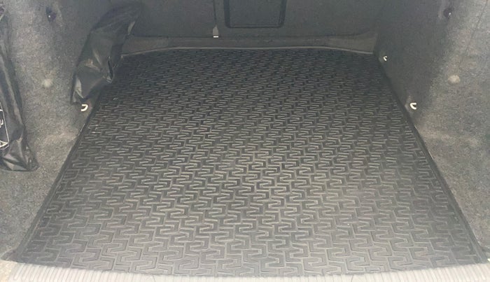 2016 Skoda Octavia STYLE PLUS AT 1.8 TSI, Petrol, Automatic, 63,863 km, Boot Inside