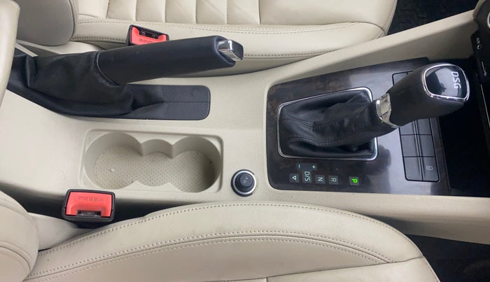 2016 Skoda Octavia STYLE PLUS AT 1.8 TSI, Petrol, Automatic, 63,863 km, Gear Lever