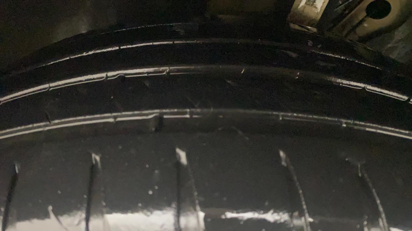 2016 Skoda Octavia STYLE PLUS AT 1.8 TSI, Petrol, Automatic, 63,863 km, Left Front Tyre Tread