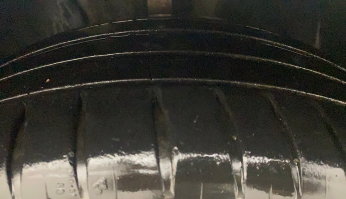 2016 Skoda Octavia STYLE PLUS AT 1.8 TSI, Petrol, Automatic, 63,863 km, Right Front Tyre Tread