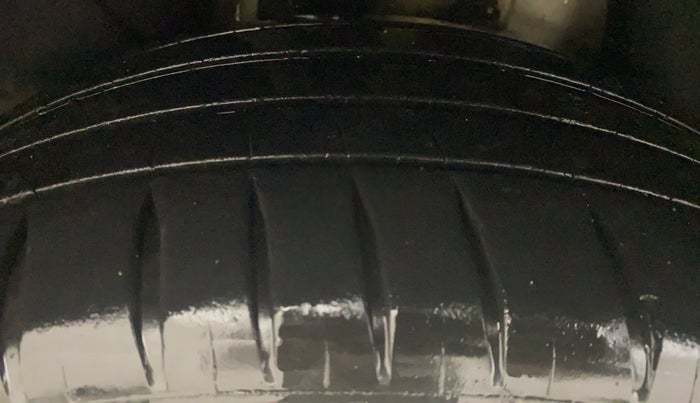 2016 Skoda Octavia STYLE PLUS AT 1.8 TSI, Petrol, Automatic, 63,863 km, Right Rear Tyre Tread