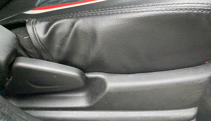 2021 Renault Kwid RXL 1.0, Petrol, Manual, 18,603 km, Driver Side Adjustment Panel