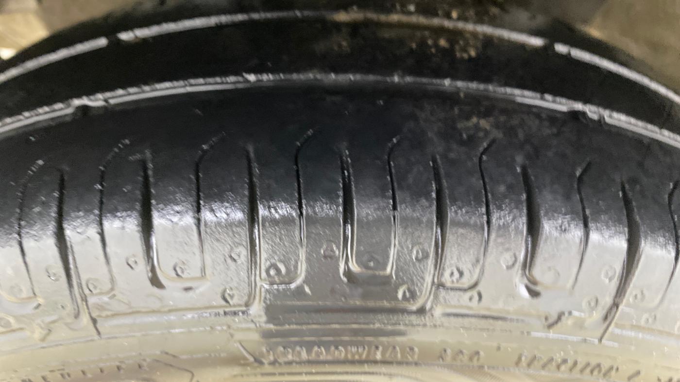 2016 Renault Kwid RXT 1.0, Petrol, Manual, 98,397 km, Left Front Tyre Tread
