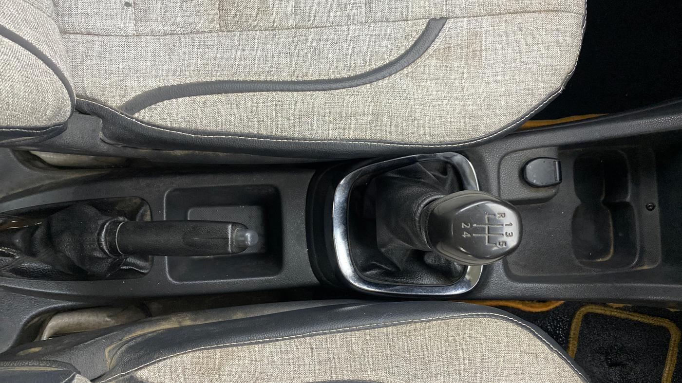 2016 Renault Kwid RXT 1.0, Petrol, Manual, 98,397 km, Gear Lever