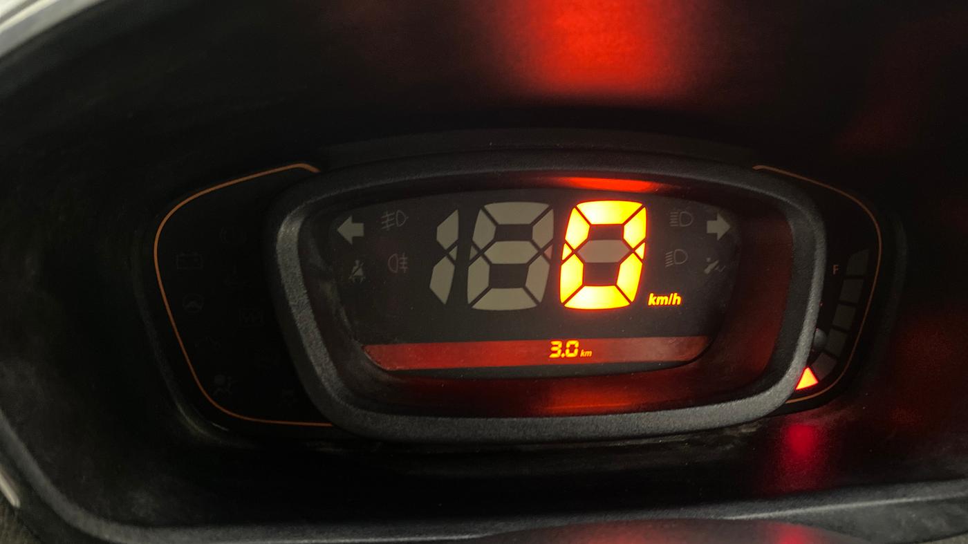 2016 Renault Kwid RXT 1.0, Petrol, Manual, 98,397 km, Odometer Image